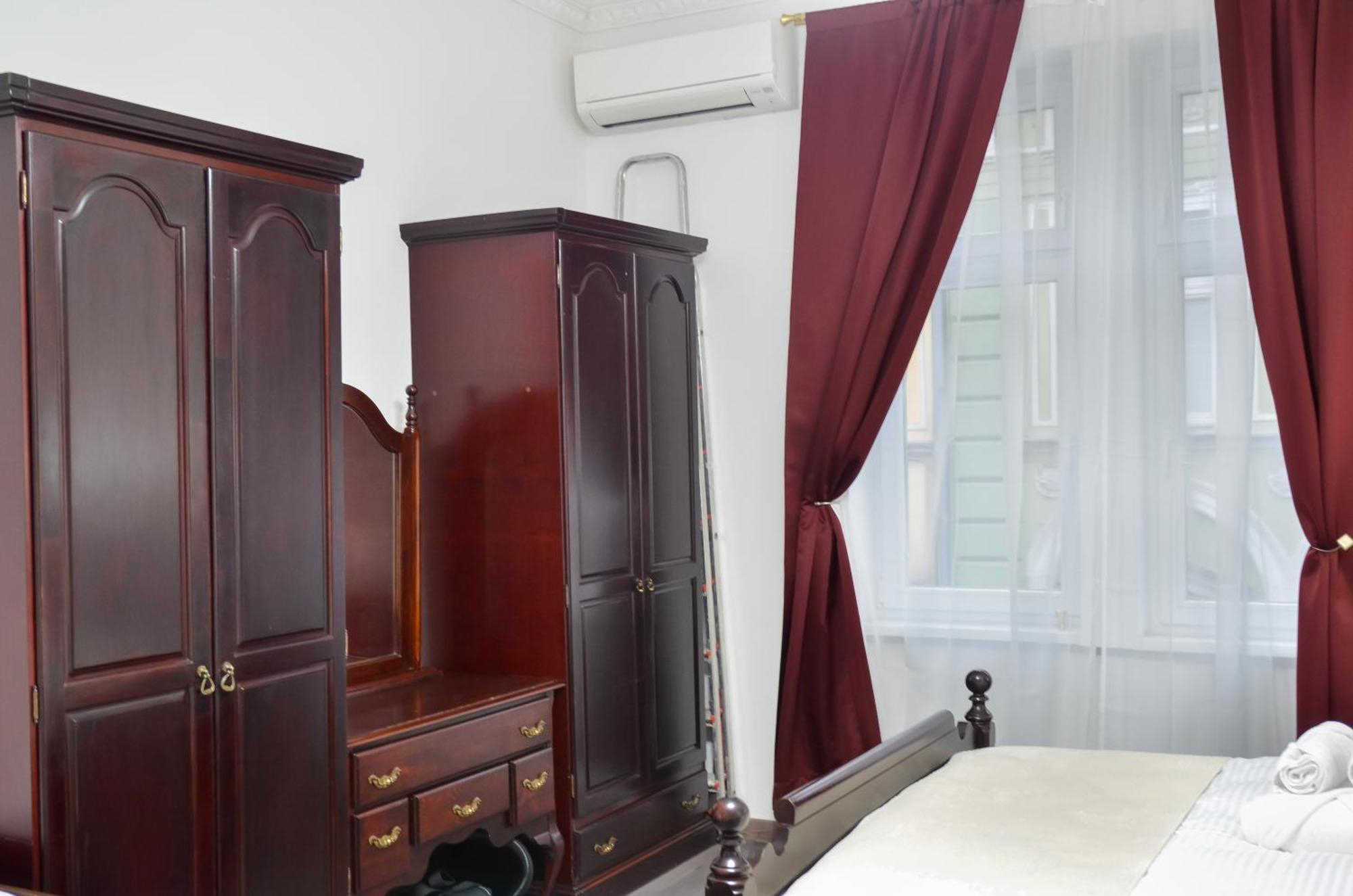 Main Street Retreat Apartment With Free Parking سراييفو المظهر الخارجي الصورة