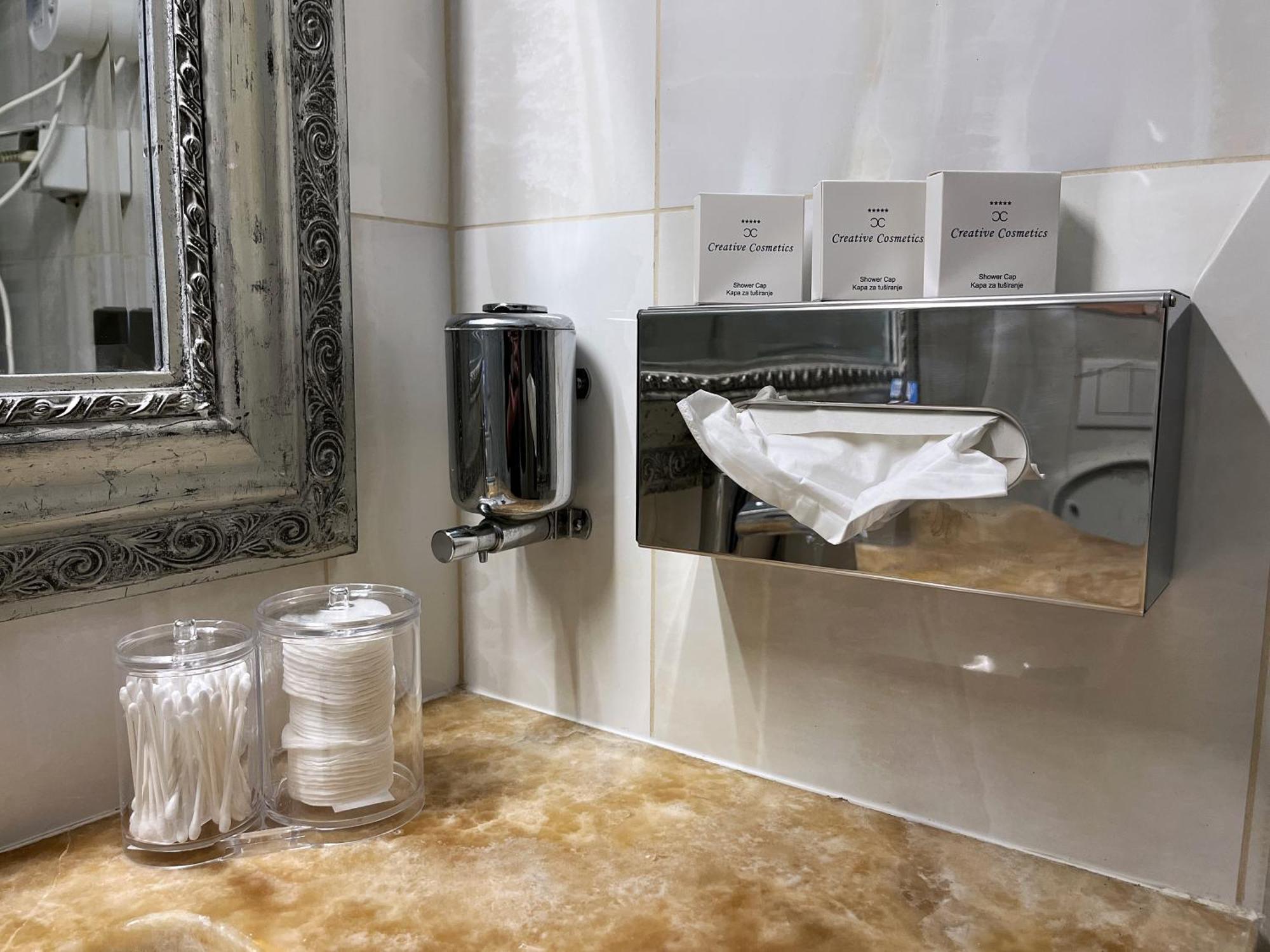 Main Street Retreat Apartment With Free Parking سراييفو المظهر الخارجي الصورة