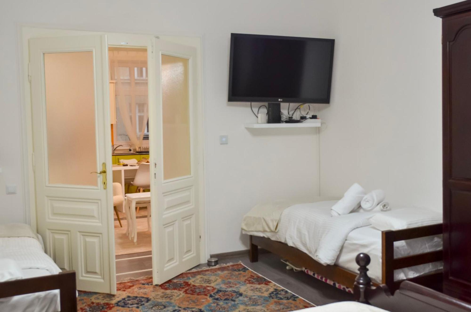 Main Street Retreat Apartment With Free Parking سراييفو المظهر الخارجي الصورة