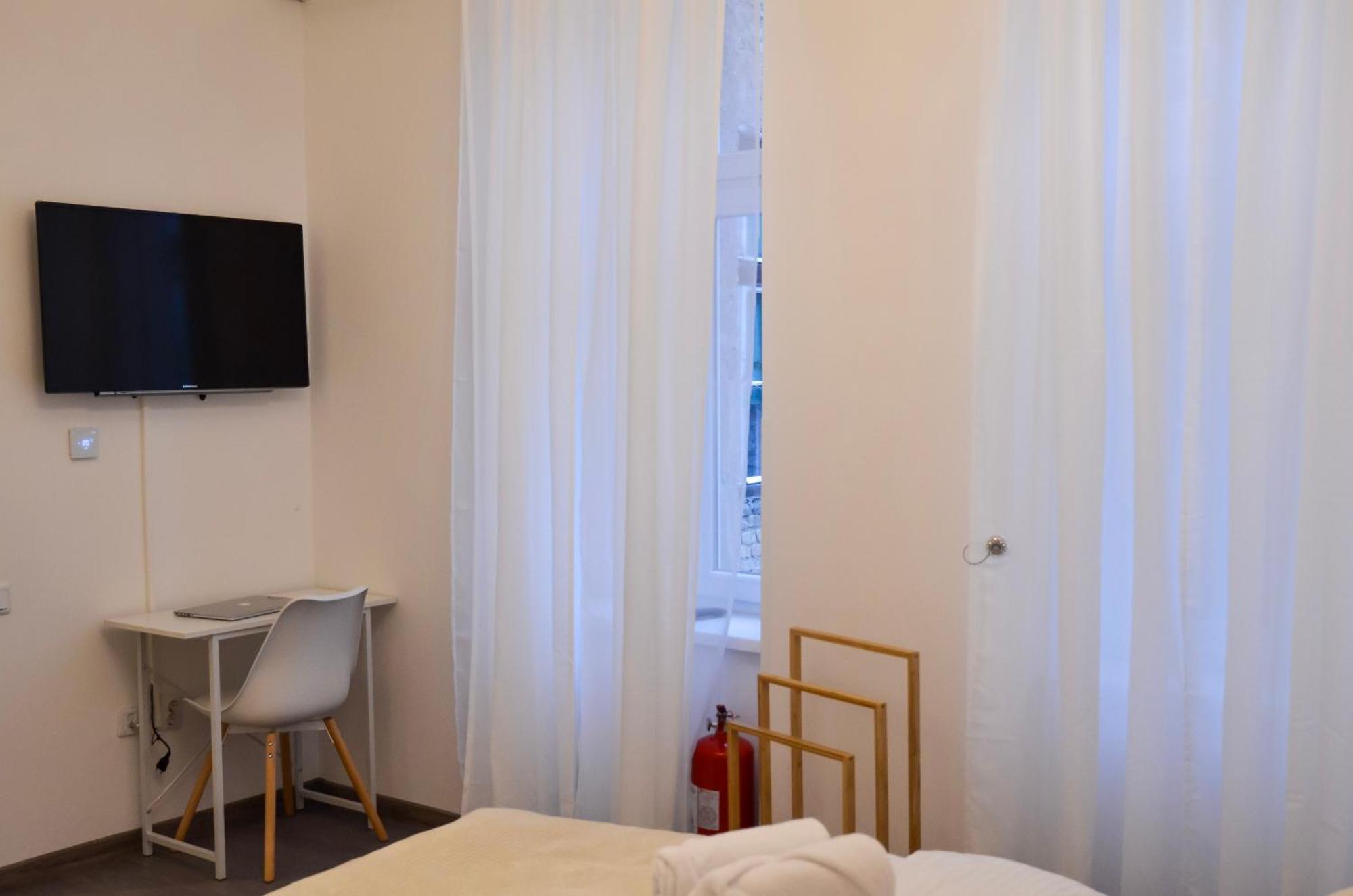 Main Street Retreat Apartment With Free Parking سراييفو المظهر الخارجي الصورة