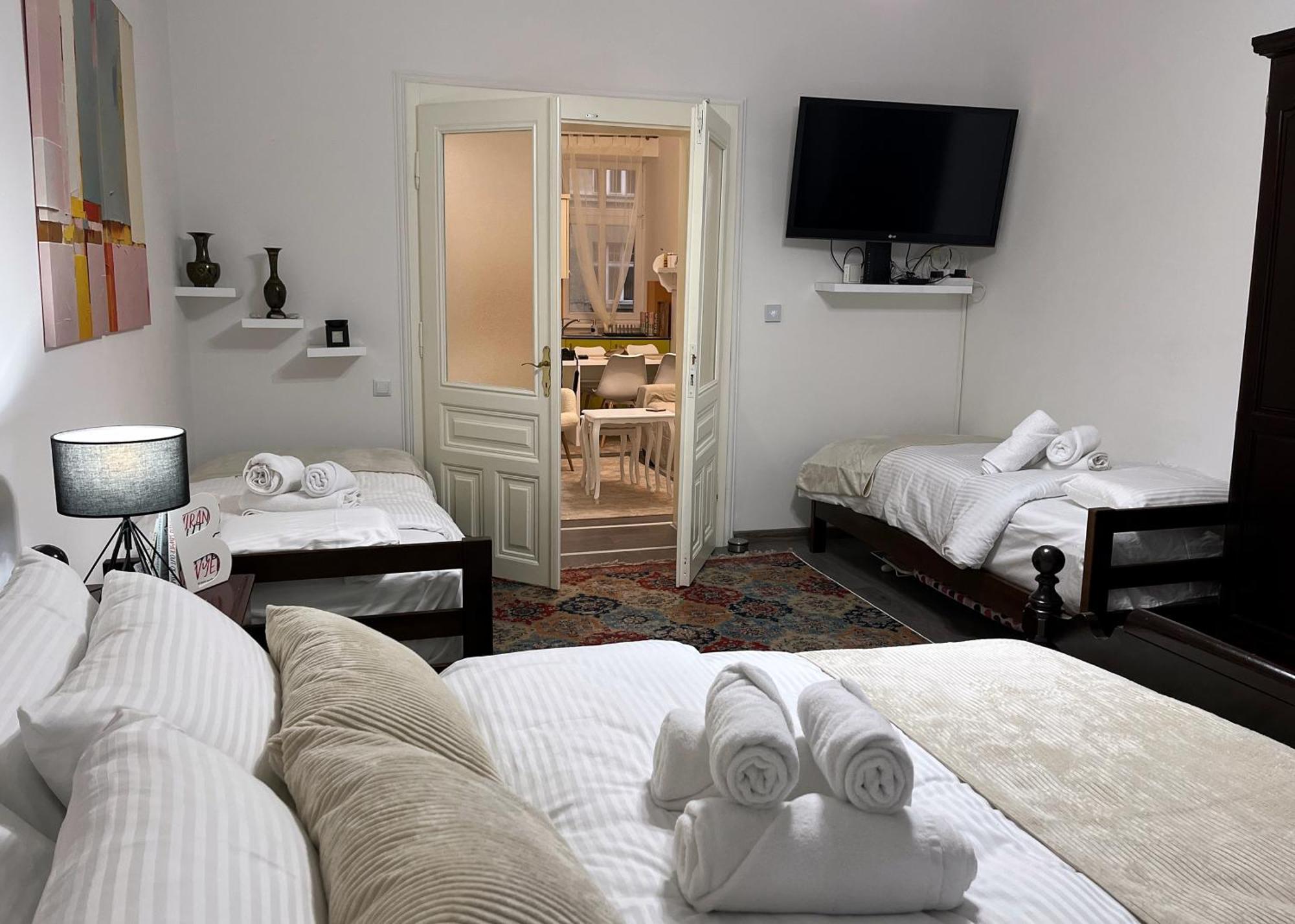 Main Street Retreat Apartment With Free Parking سراييفو المظهر الخارجي الصورة