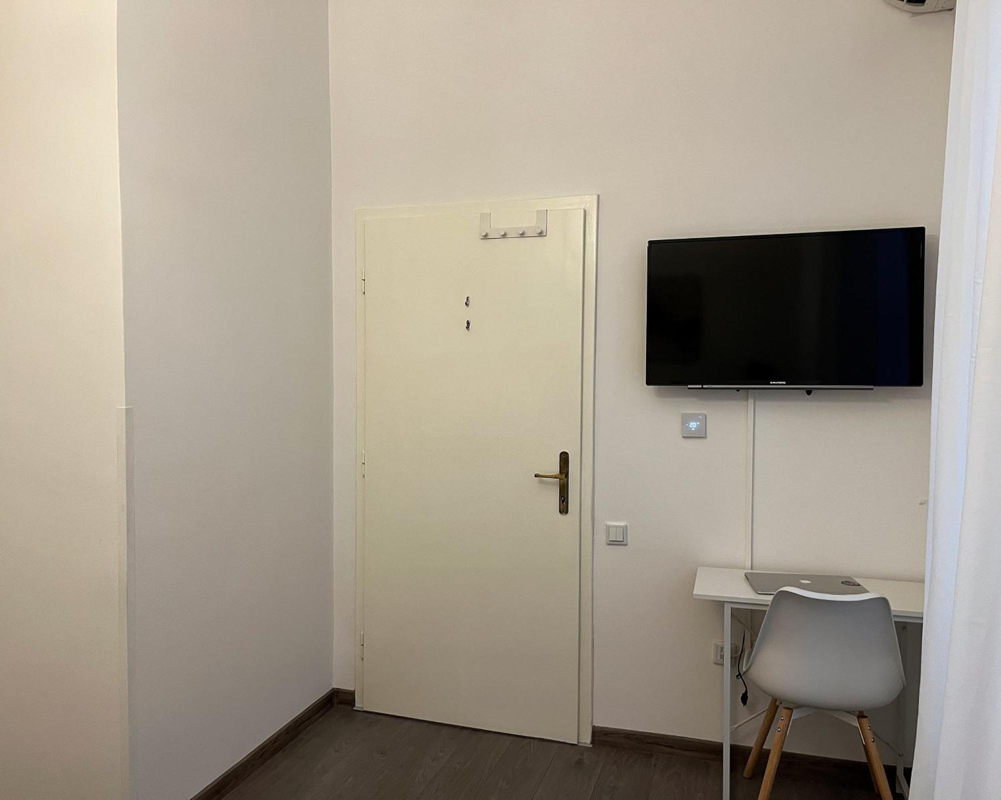 Main Street Retreat Apartment With Free Parking سراييفو المظهر الخارجي الصورة