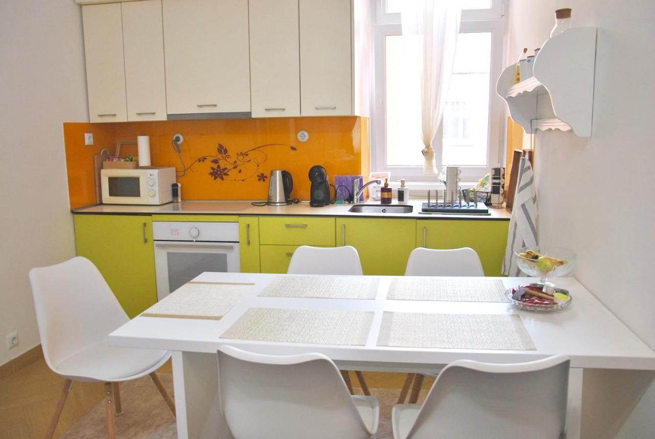 Main Street Retreat Apartment With Free Parking سراييفو المظهر الخارجي الصورة